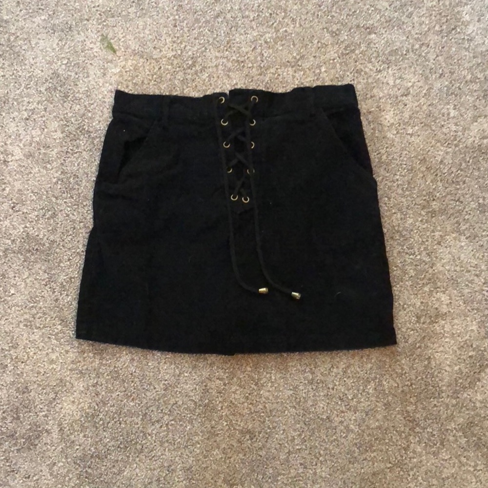 Black skirt size->s